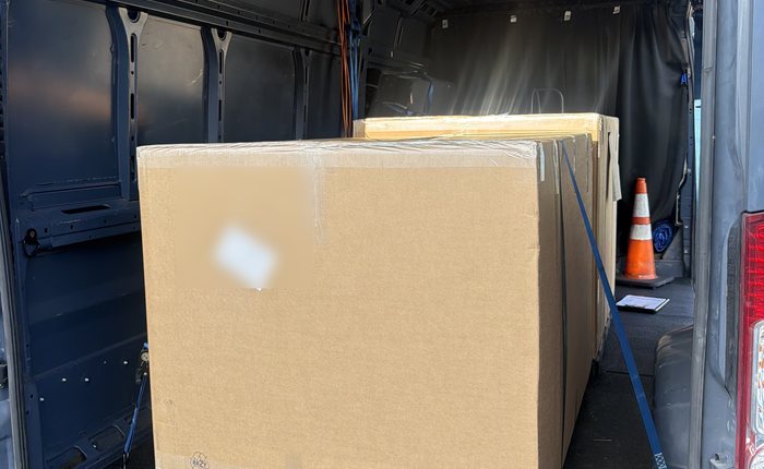 Freight delivery on a pallet